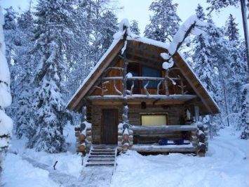 Зимняя рыбалка на северном озере Карелии