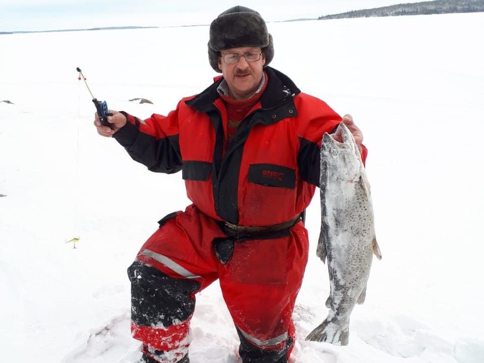 Зимняя рыбалка на кумжу в Карелии